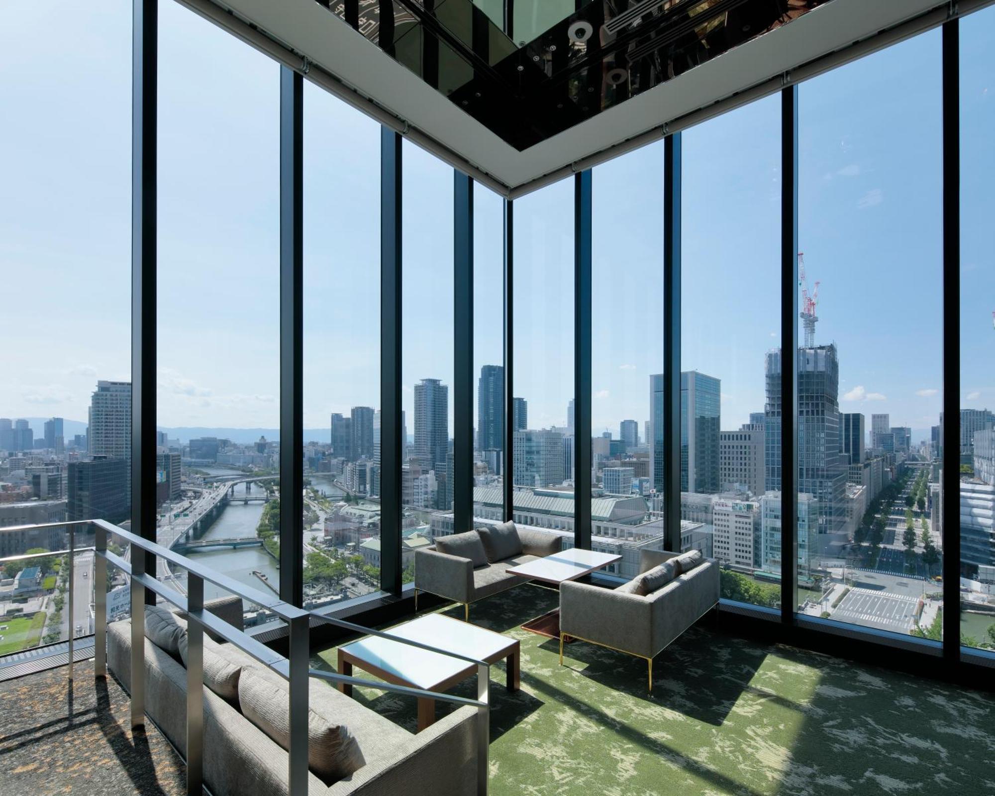 Candeo Hotels Osaka The Tower Екстериор снимка Sky Lounge