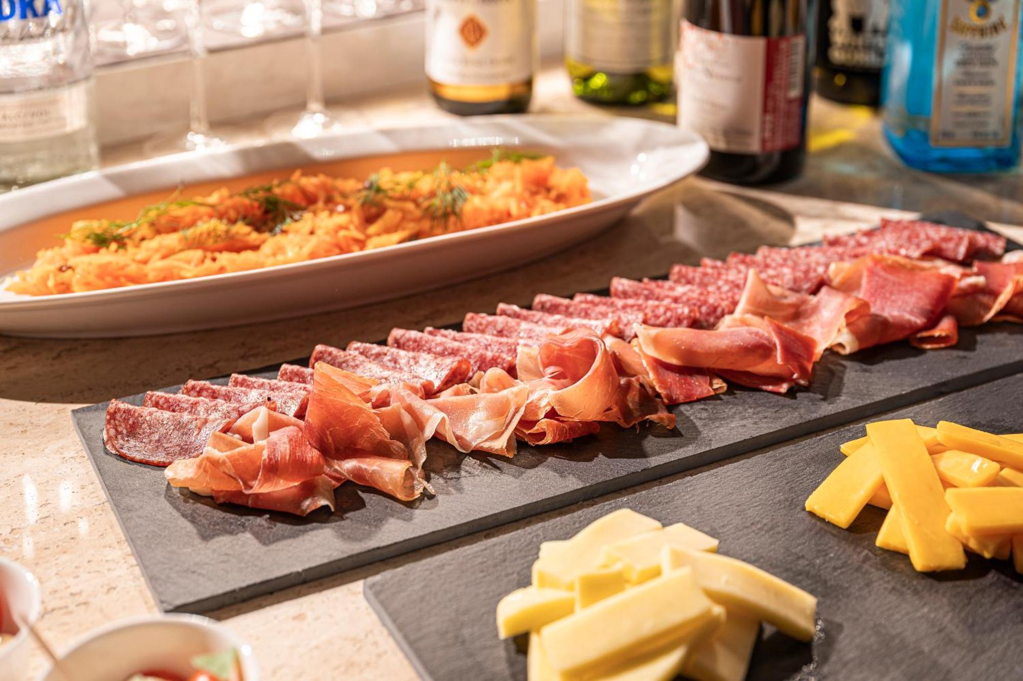 Candeo Hotels Osaka The Tower Екстериор снимка Salami and cheese