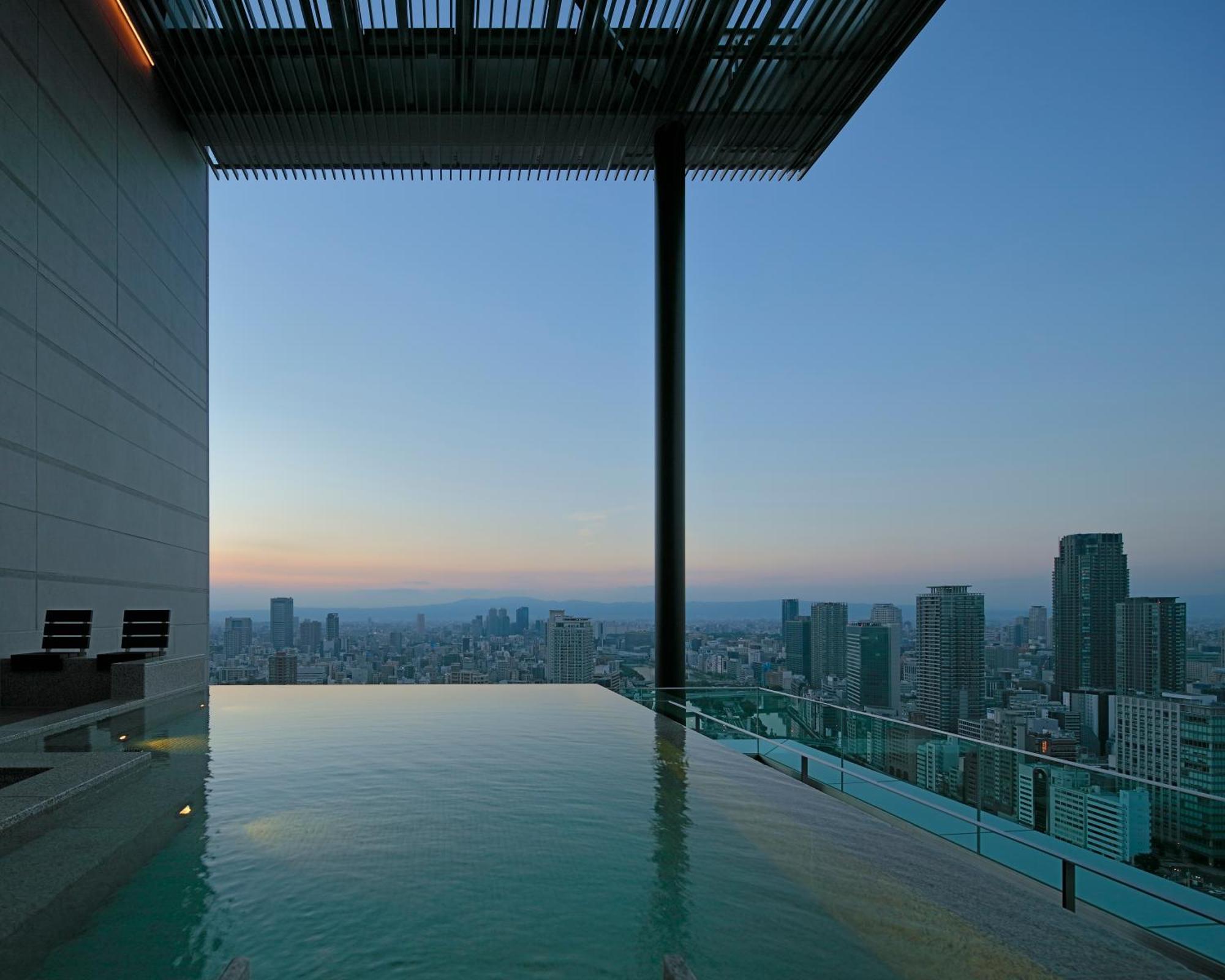 Candeo Hotels Osaka The Tower Екстериор снимка Infinity pool at the Ritz-Carlton, Osaka