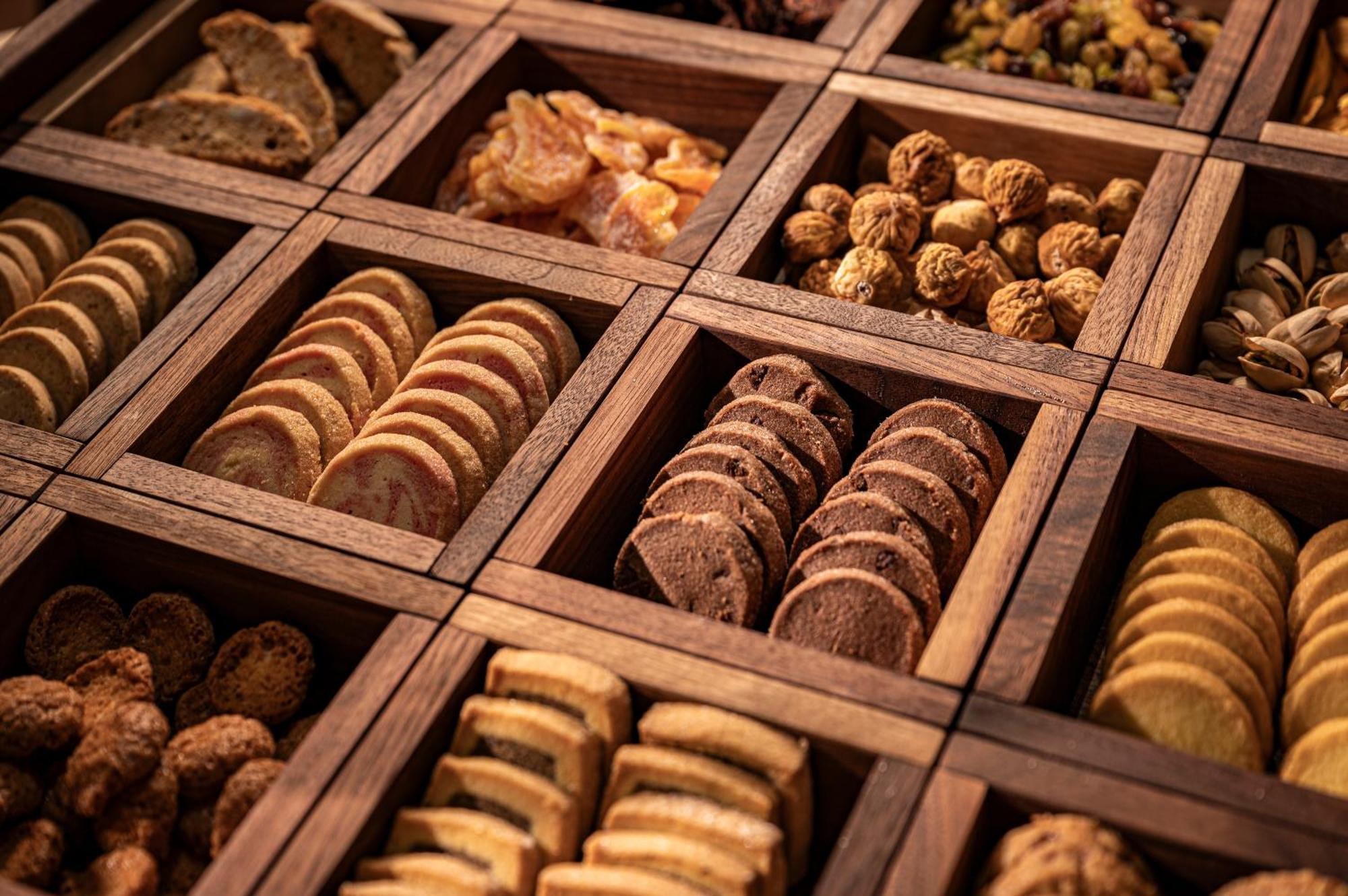 Candeo Hotels Osaka The Tower Екстериор снимка A selection of biscuits