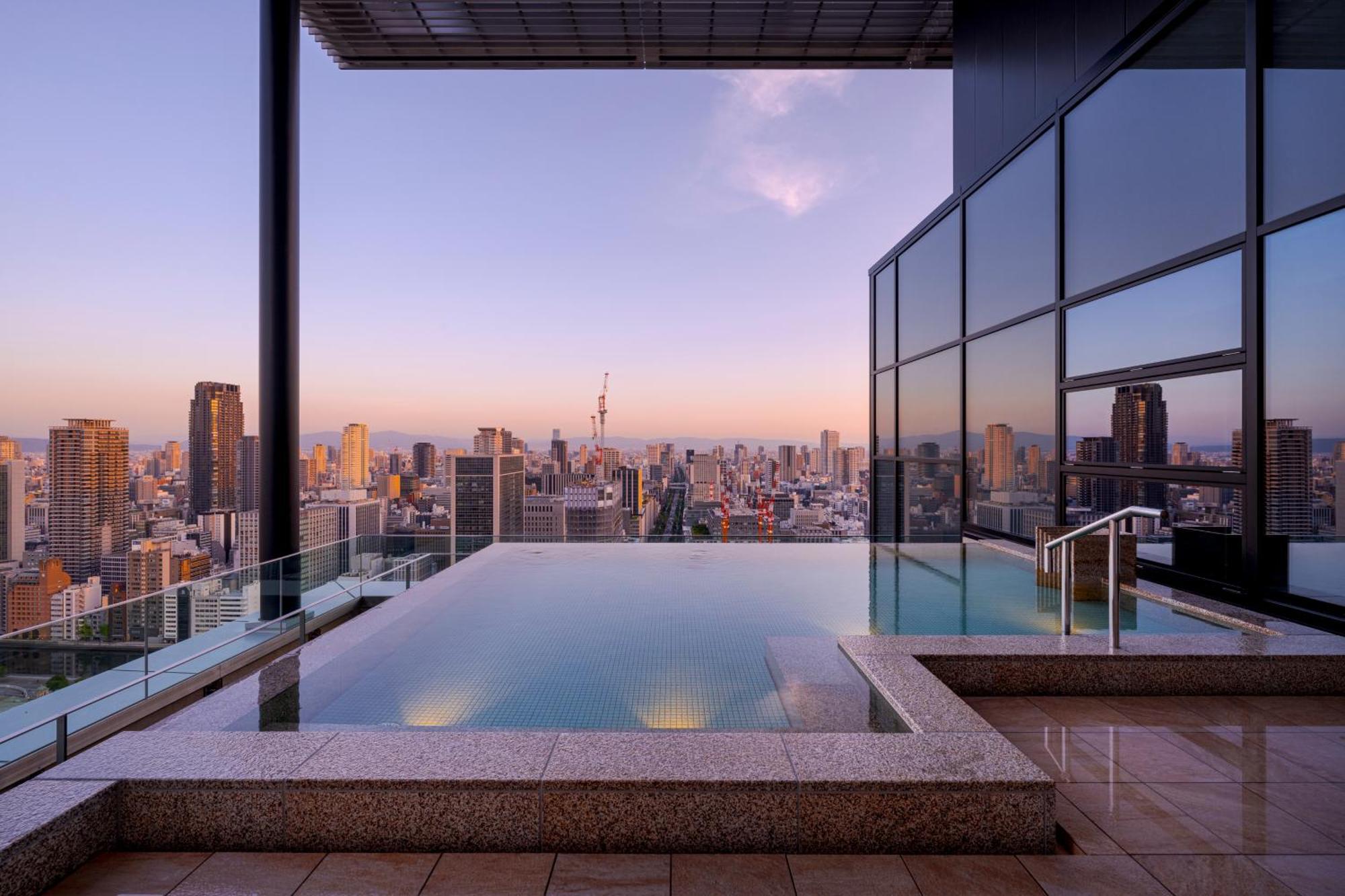 Candeo Hotels Osaka The Tower Екстериор снимка A rooftop onsen in Tokyo